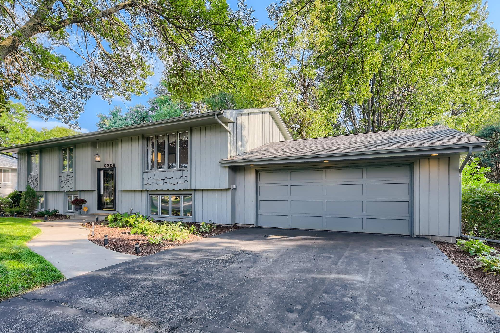 Brooklyn Park, MN 55443,6209 79th AVE N