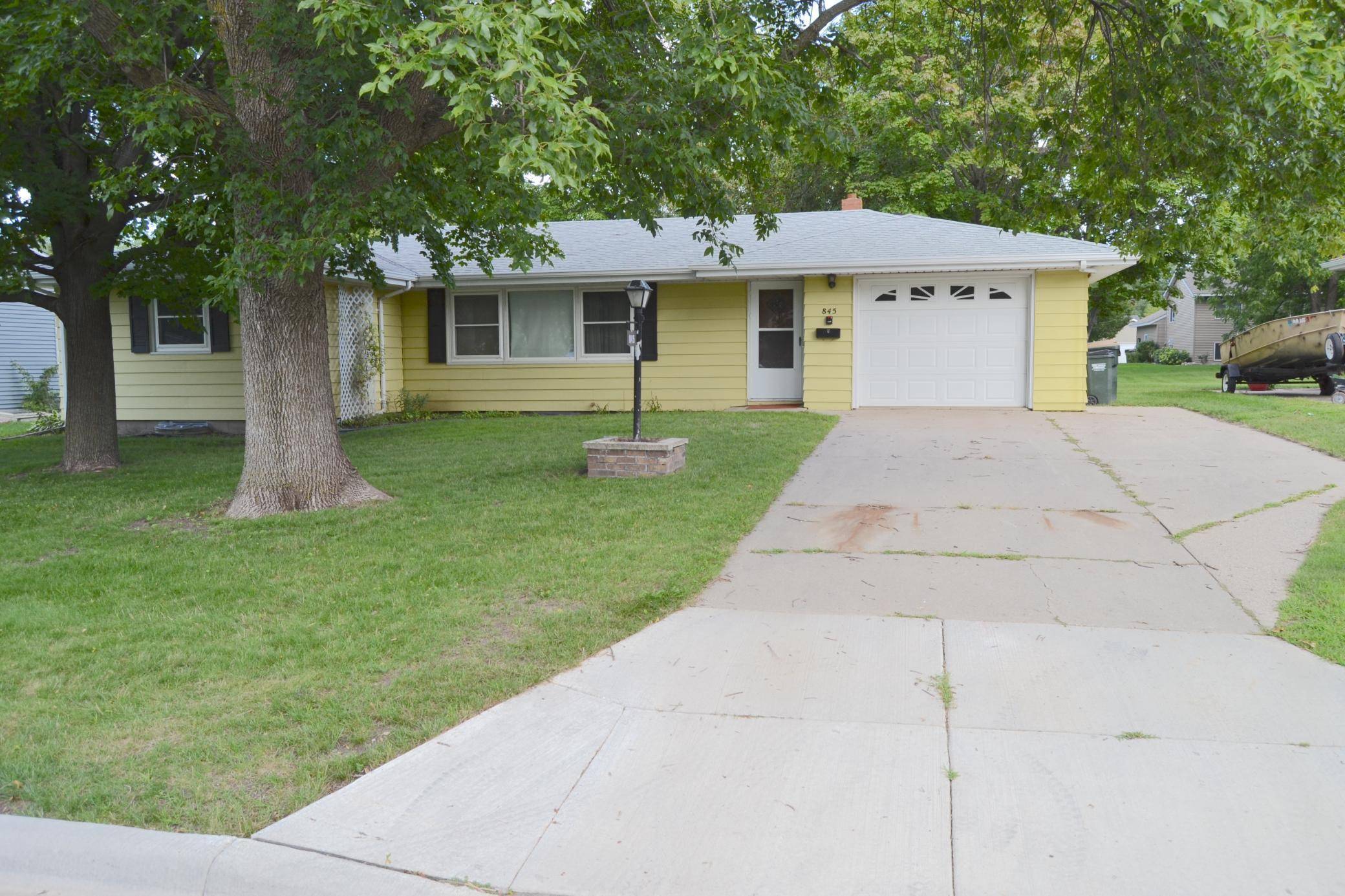 Hutchinson, MN 55350,845 Spruce ST NE