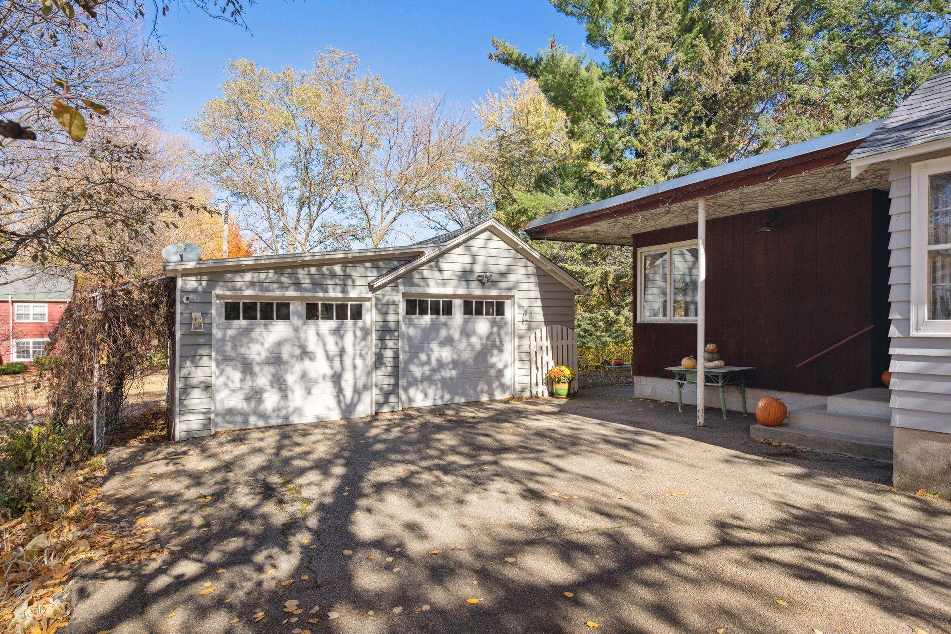 Deephaven, MN 55391,18770 Azure RD