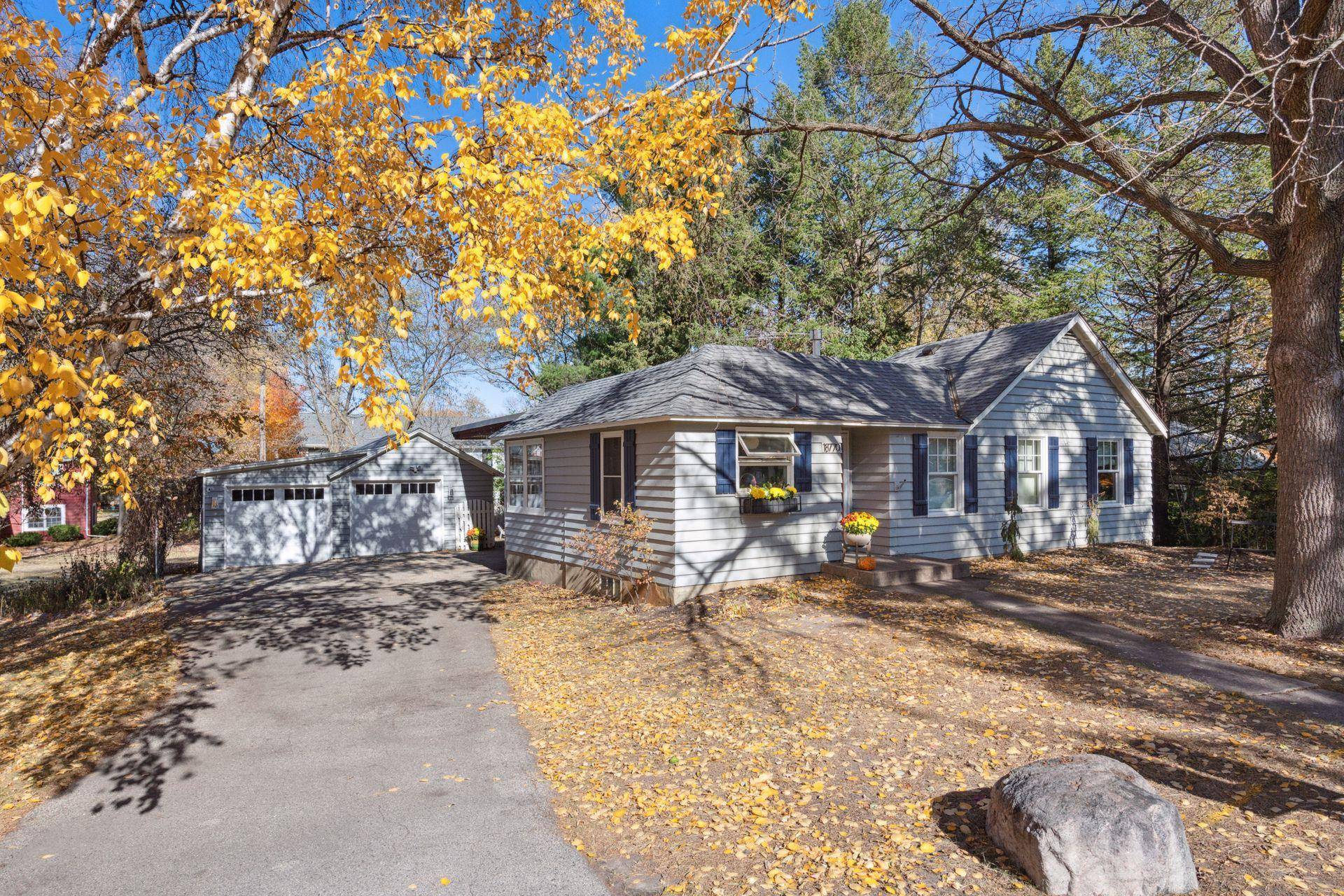 Deephaven, MN 55391,18770 Azure RD