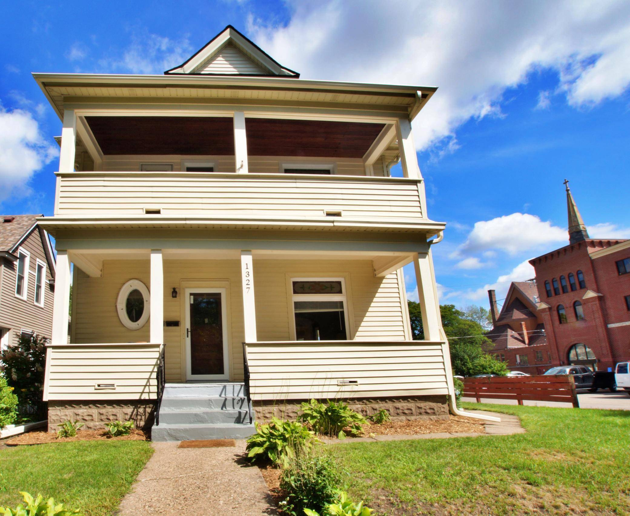 Minneapolis, MN 55413,1327 Madison ST NE