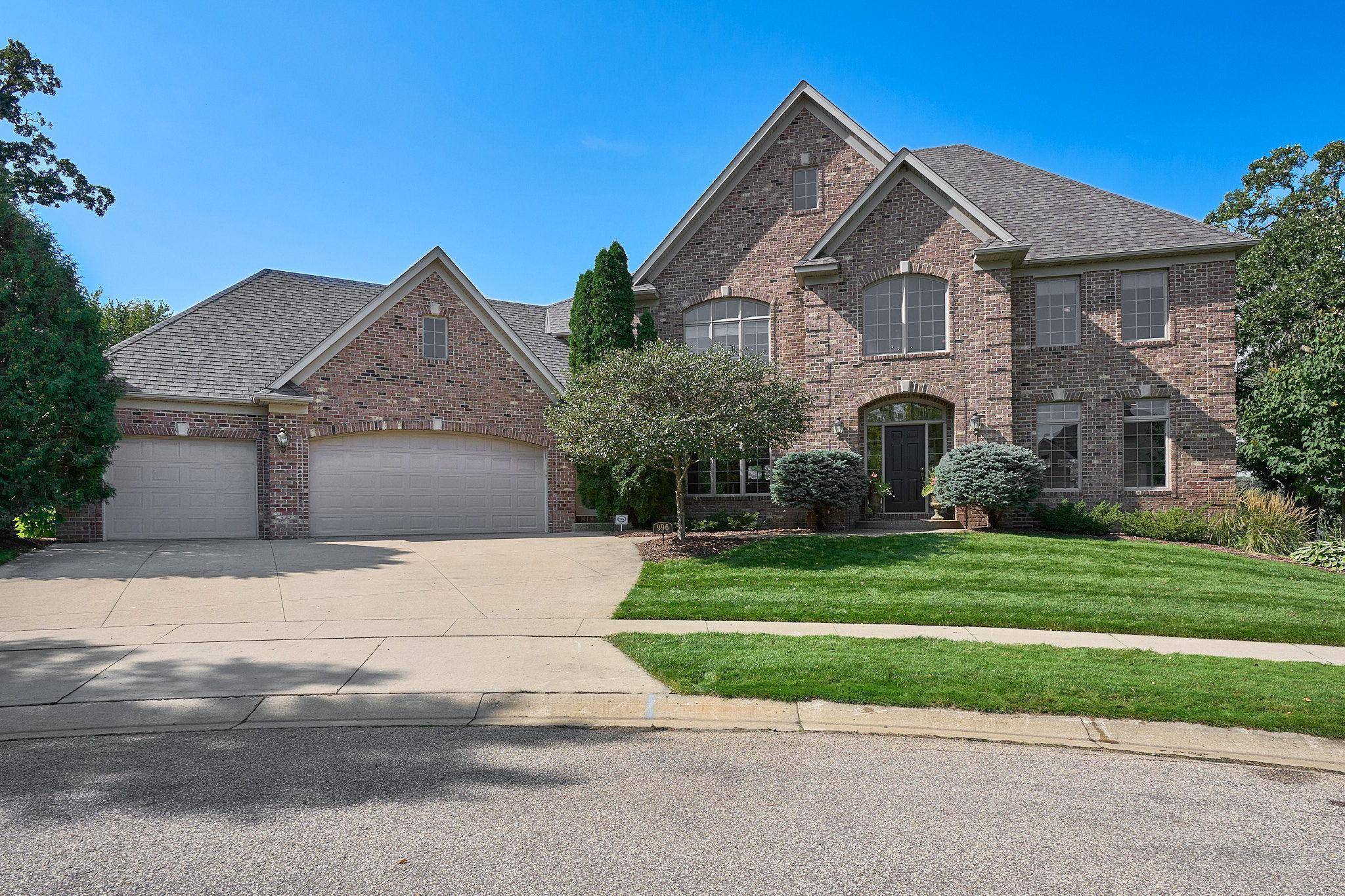 Rochester, MN 55902,996 Whitney LN SW