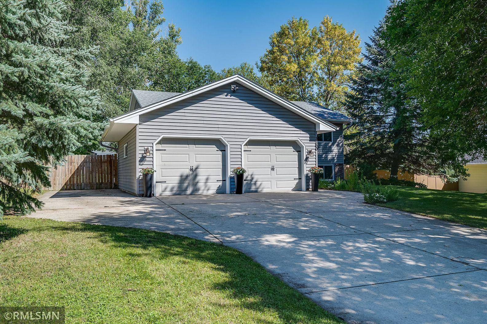 Saint Bonifacius, MN 55375,3760 Hillview LN