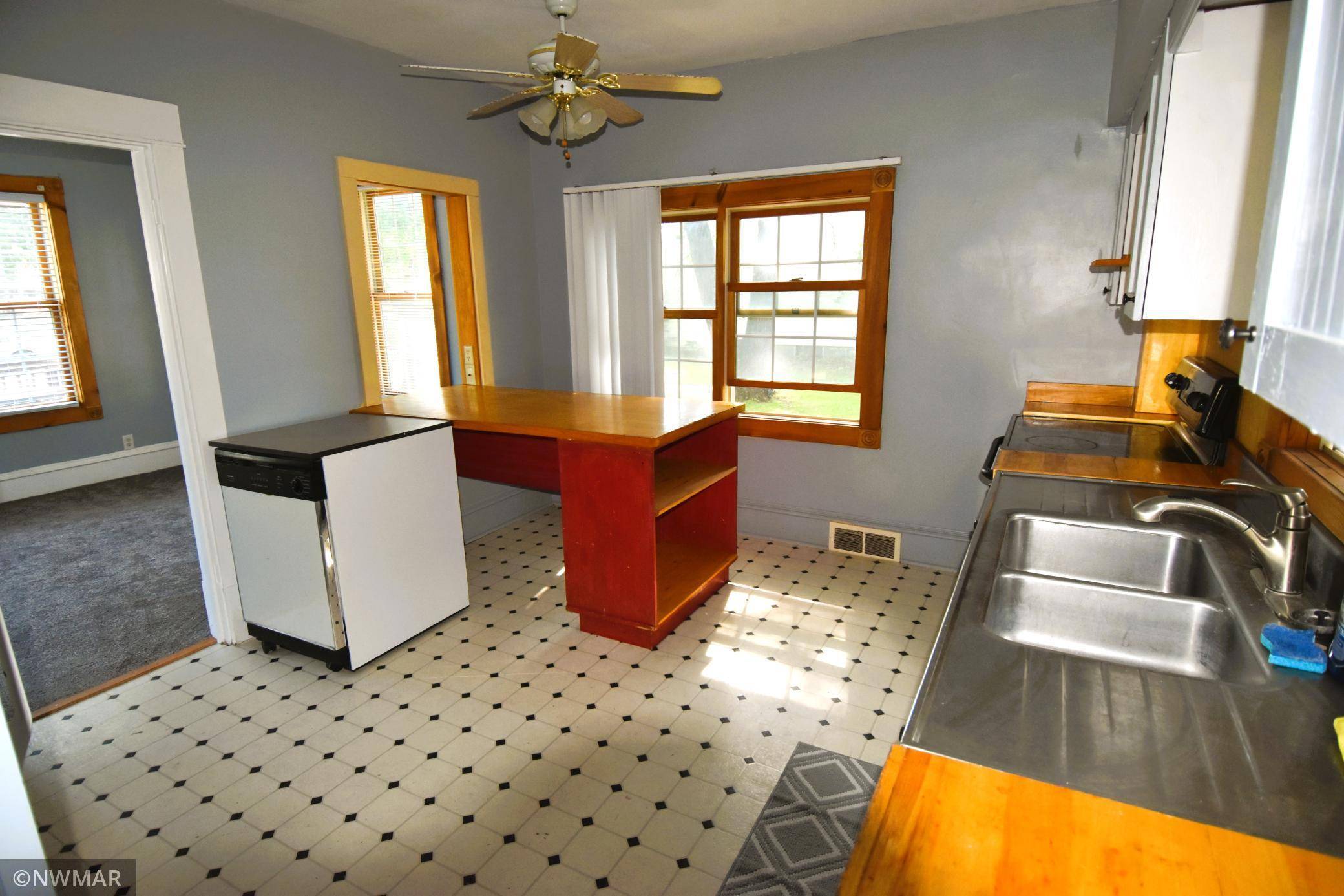 Warren, MN 56762,509 N Montana ST