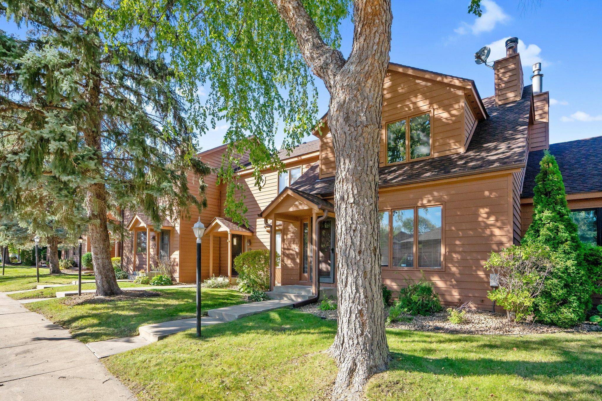 Burnsville, MN 55337,16 Westchester SQ