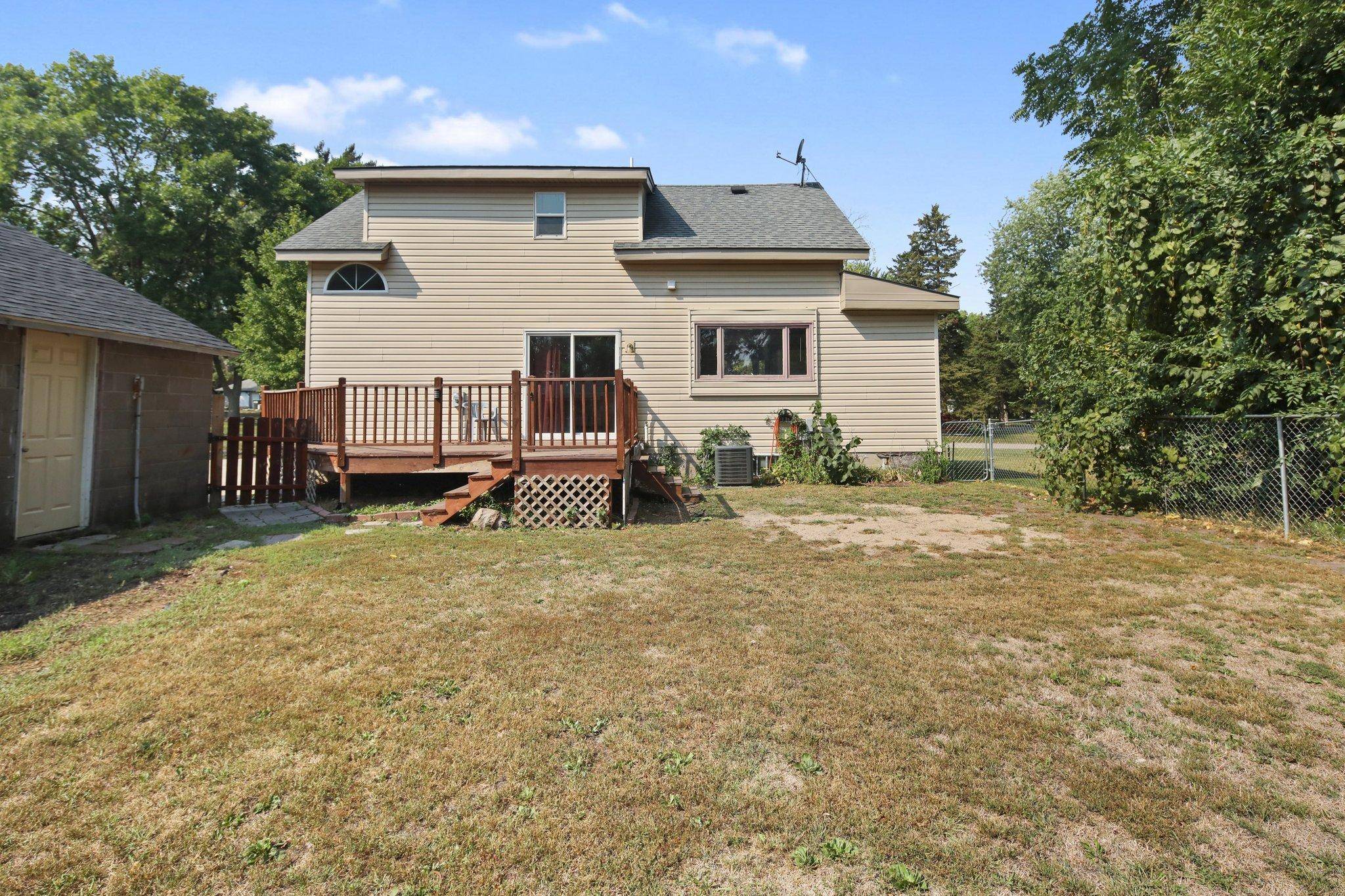 Litchfield, MN 55355,911 S Holcombe AVE