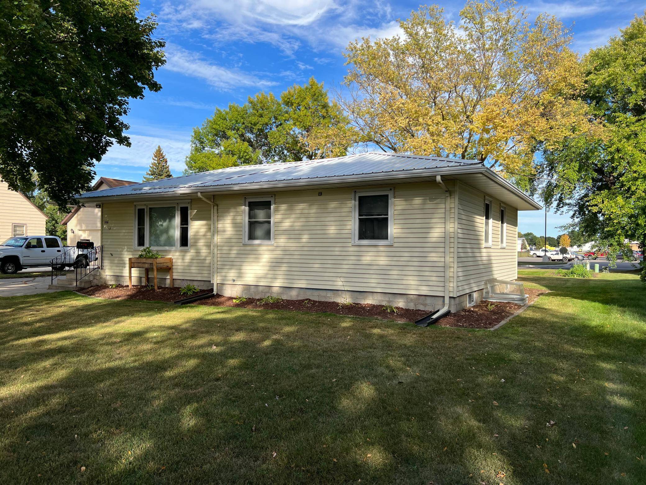 Benson, MN 56215,306 Sanford RD