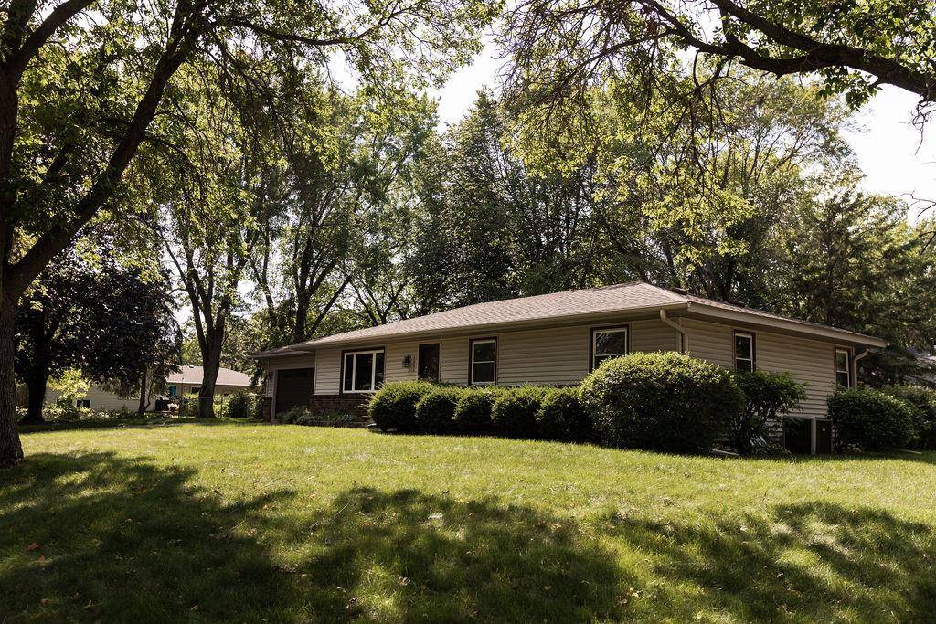 Maplewood, MN 55109,2995 Mary ST