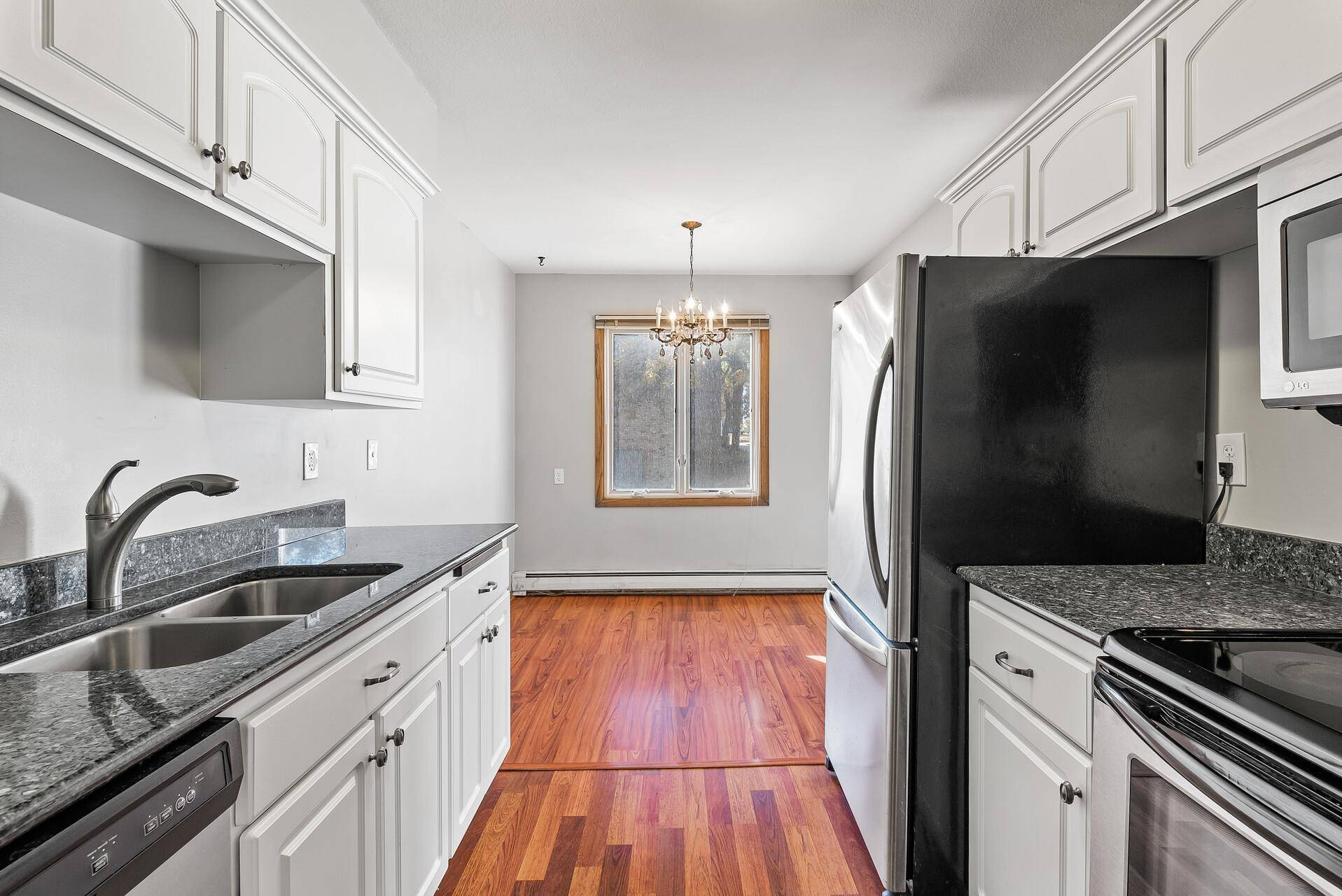 Edina, MN 55435,6415 York AVE S #105