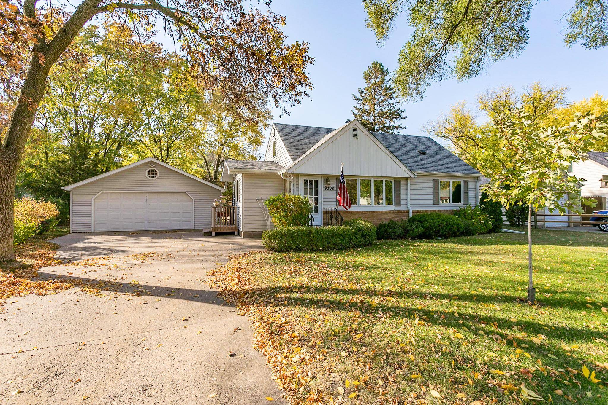 Blaine, MN 55434,9308 5th ST NE