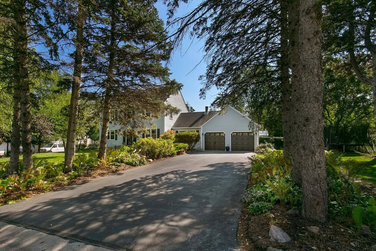 Eden Prairie, MN 55346,16371 N Hillcrest CT