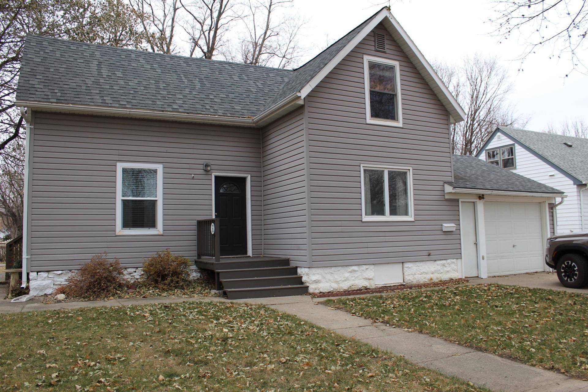 Luverne, MN 56156,919 N Spring ST