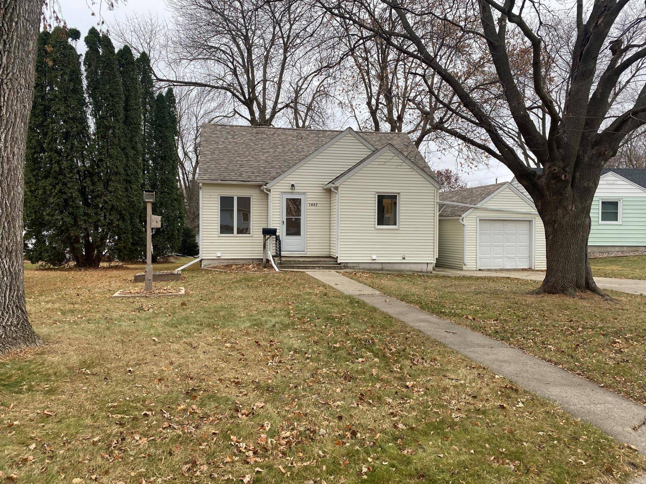 Albert Lea, MN 56007,1442 Todd AVE
