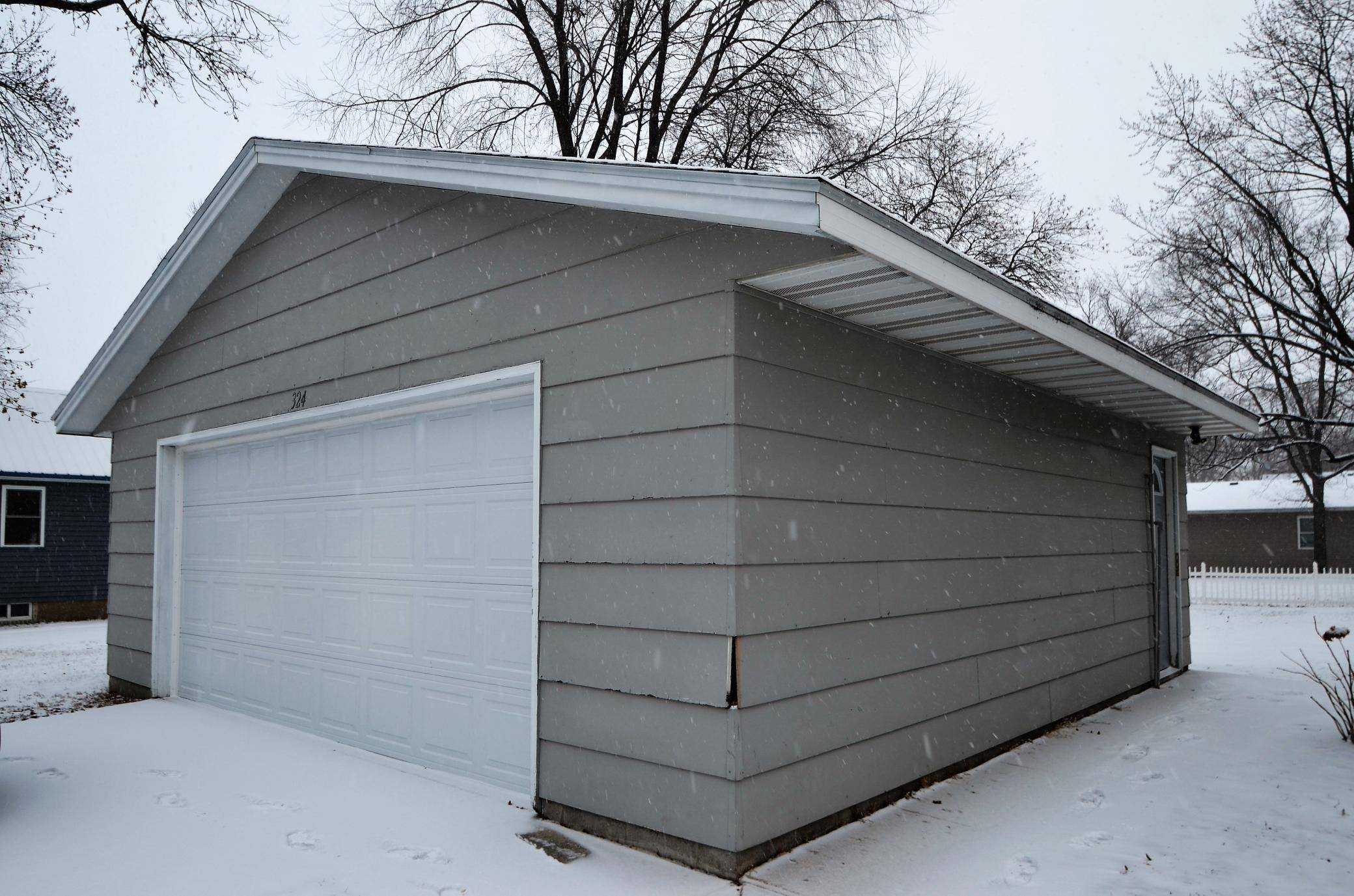 Litchfield, MN 55355,324 W 3rd ST