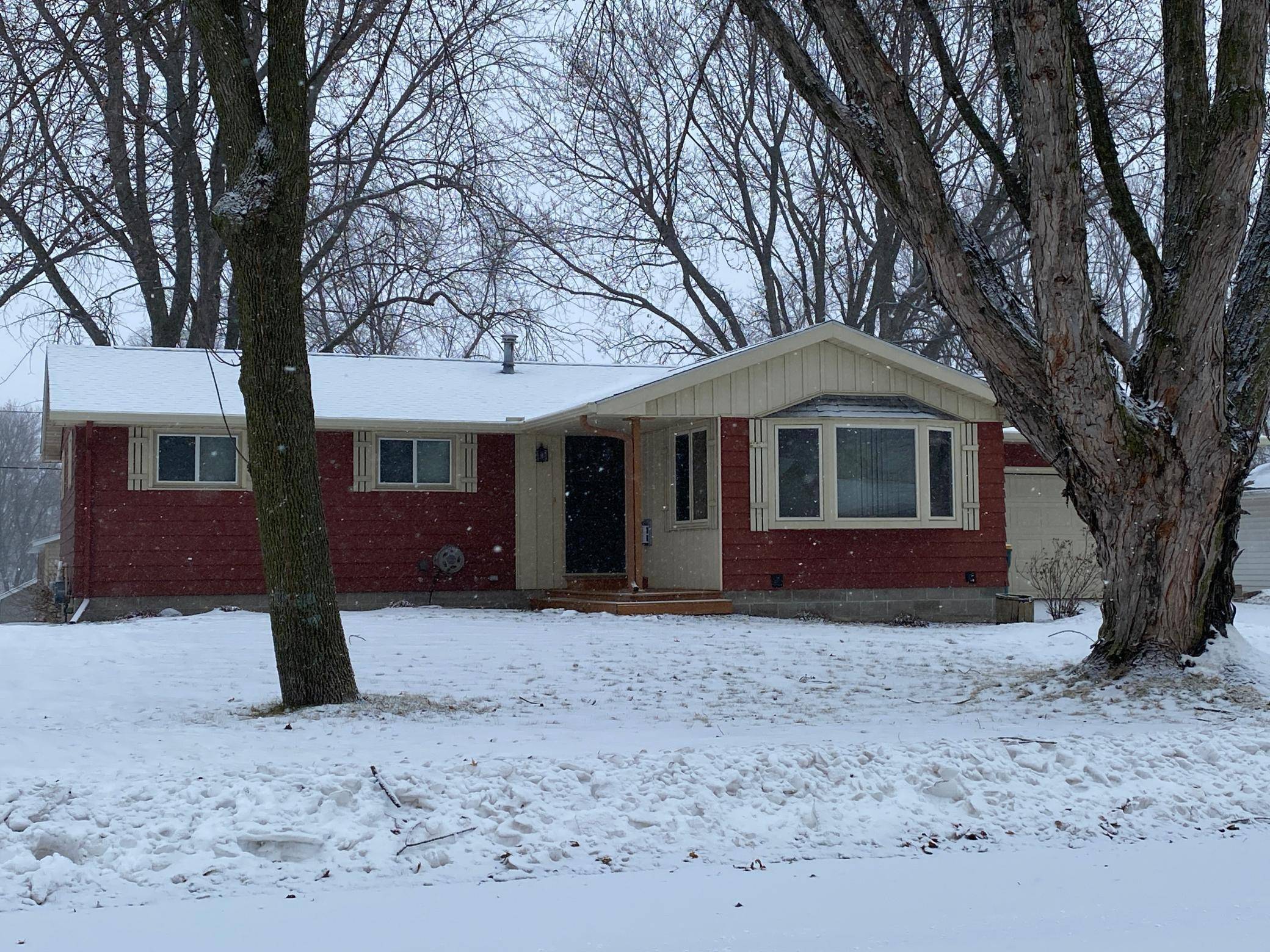 Albert Lea, MN 56007,1509 Southview LN