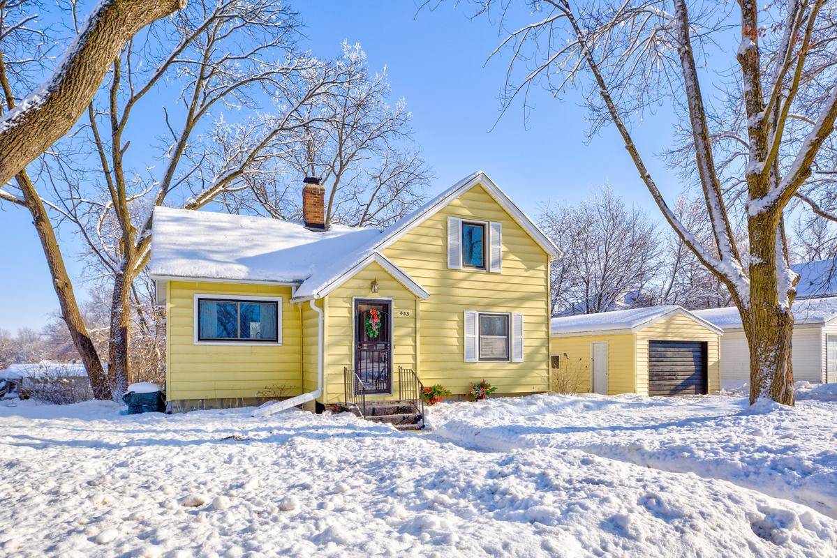 Waseca, MN 56093,433 11th ST SE