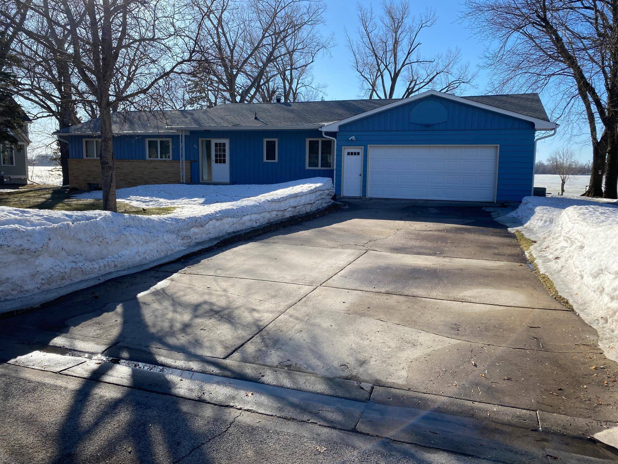 Morris, MN 56267,907 W 4th ST