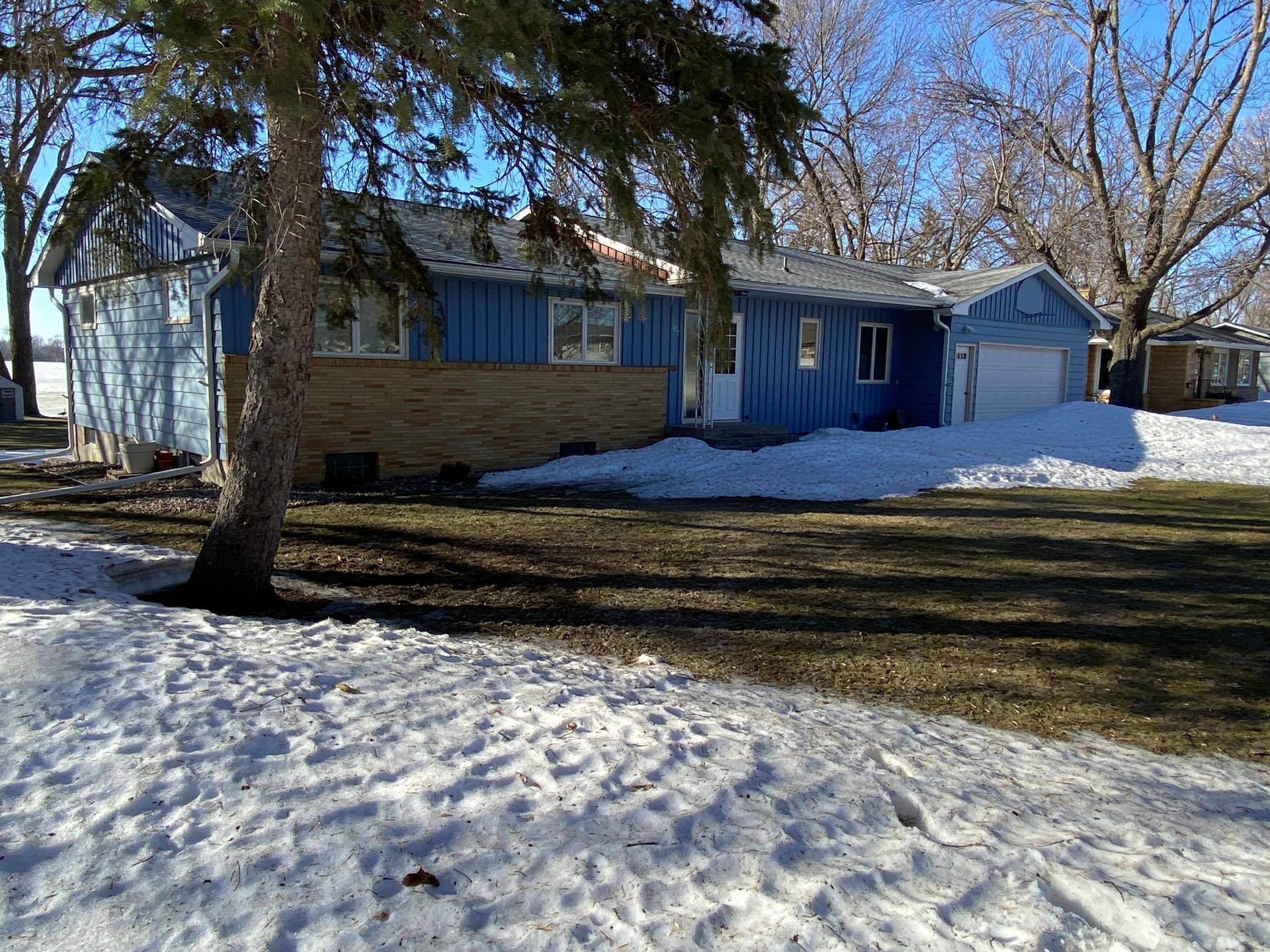 Morris, MN 56267,907 W 4th ST