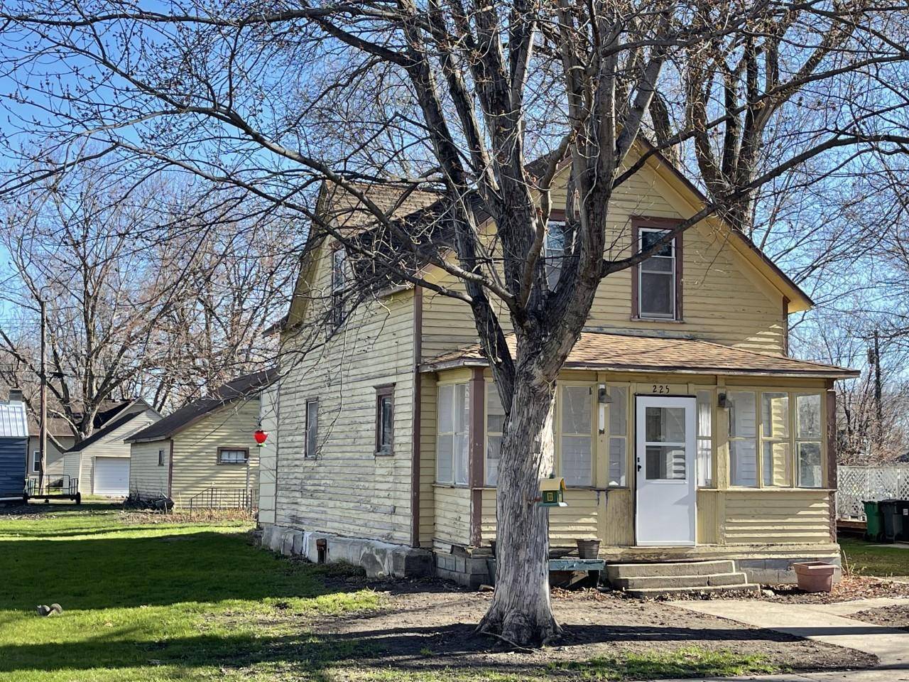 Tracy, MN 56175,225 Union ST