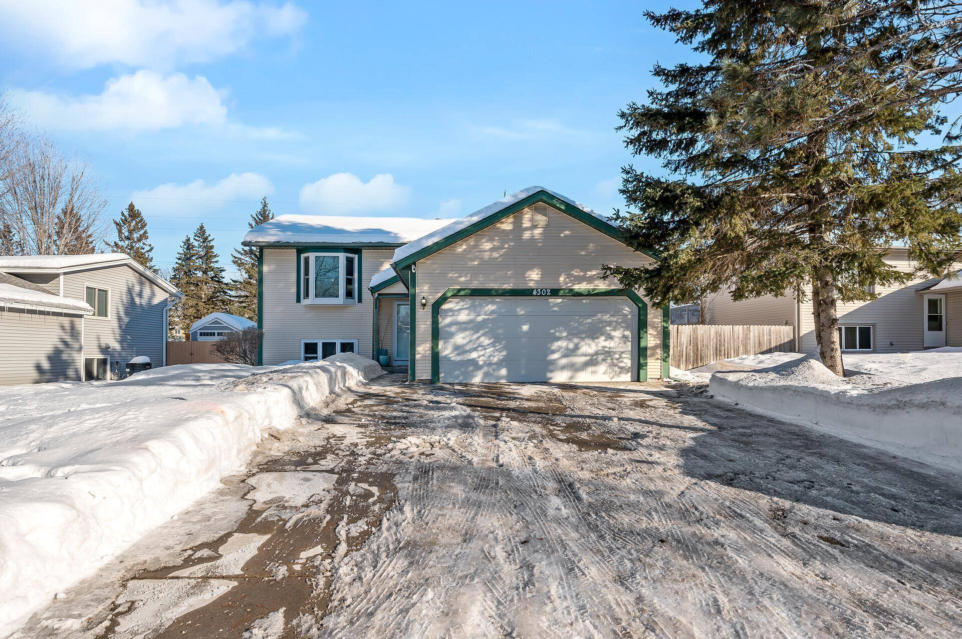 Eagan, MN 55122,4302 Fox Ridge RD