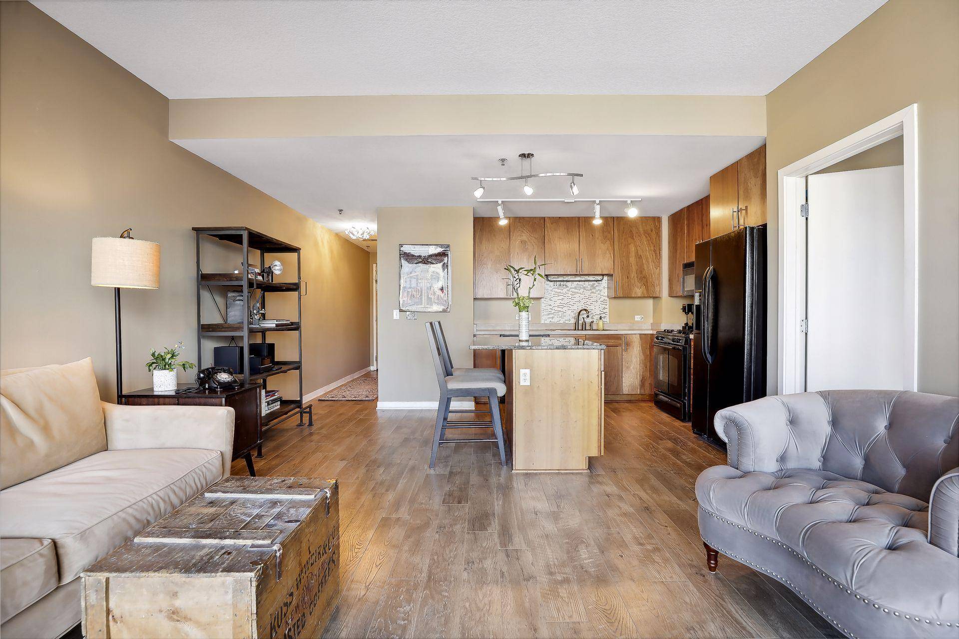 Minneapolis, MN 55404,929 Portland AVE #702