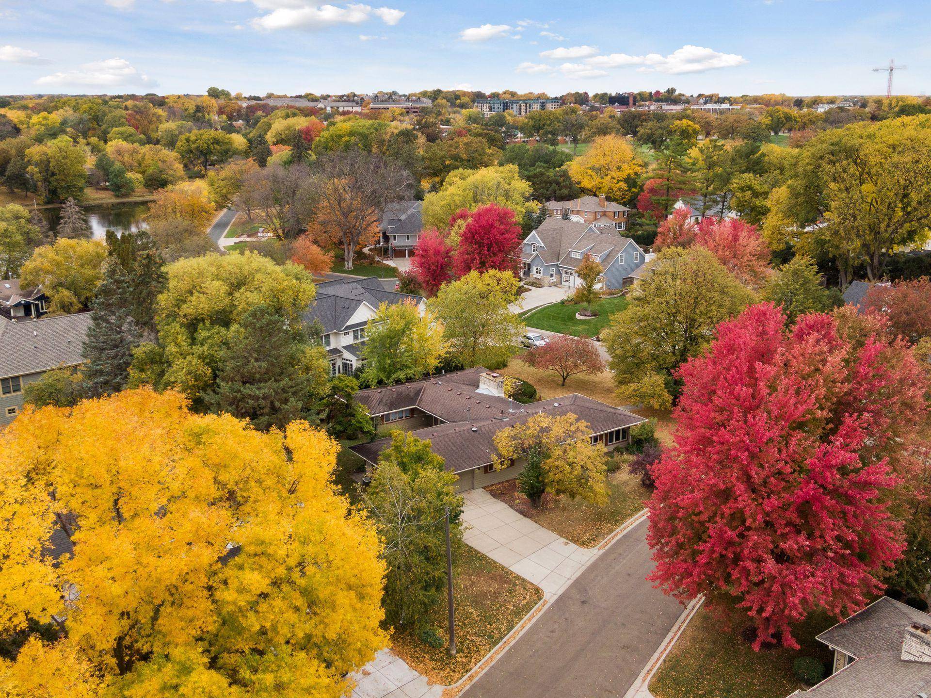 Edina, MN 55424,4611 Lakeview DR