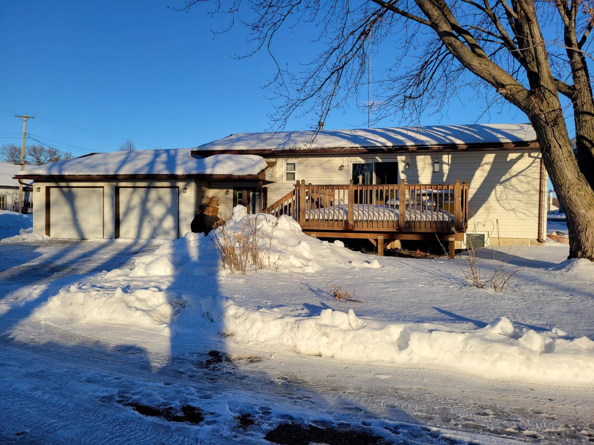 Stewart, MN 55385,821 Hall ST