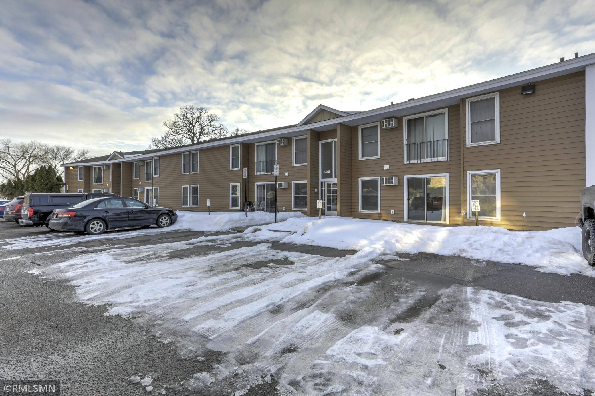 Hopkins, MN 55343,820 6th ST S #7