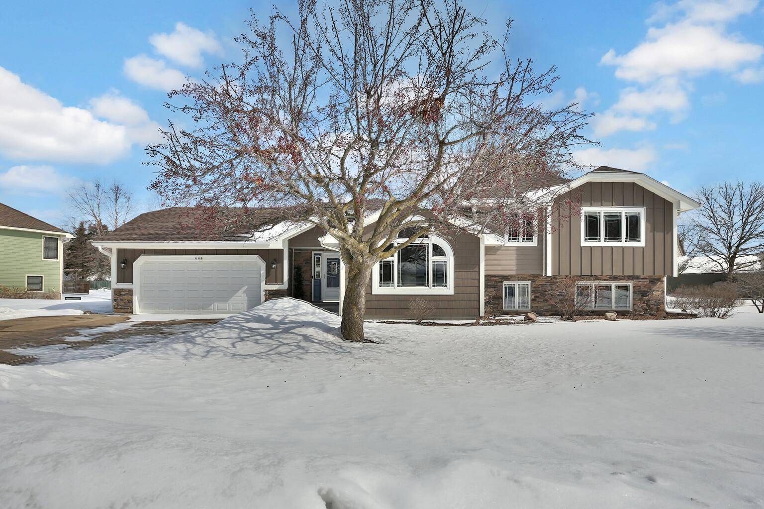 Vadnais Heights, MN 55127,644 Parkwood CIR