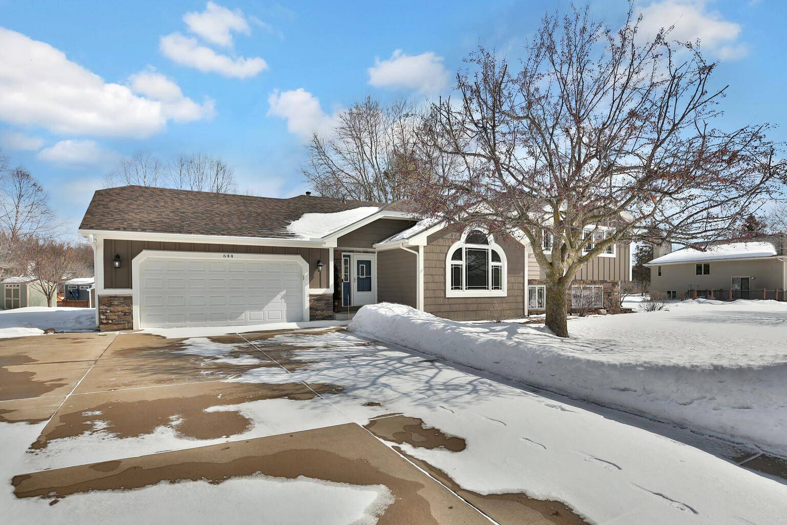 Vadnais Heights, MN 55127,644 Parkwood CIR