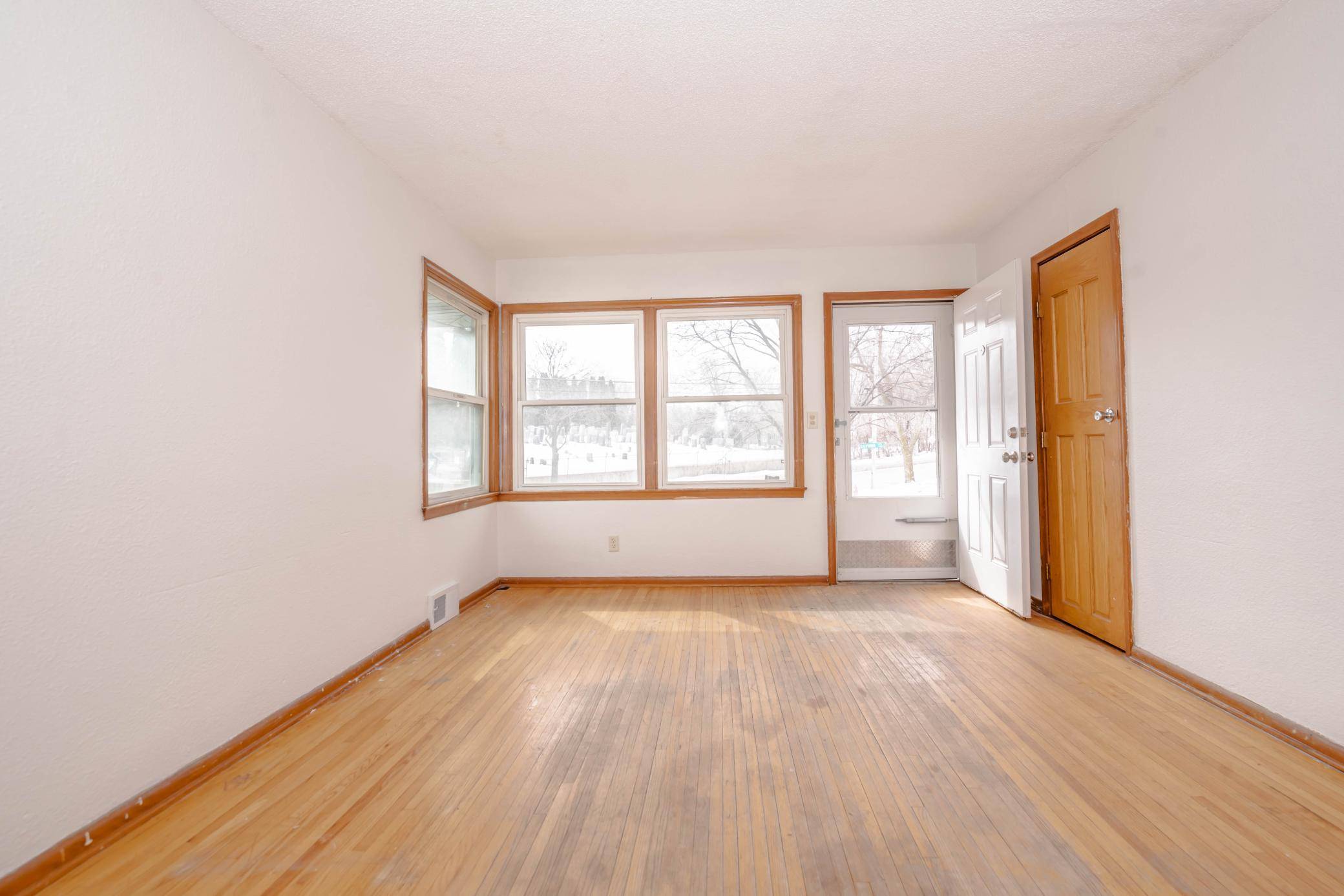 Saint Paul, MN 55106,725 California AVE E