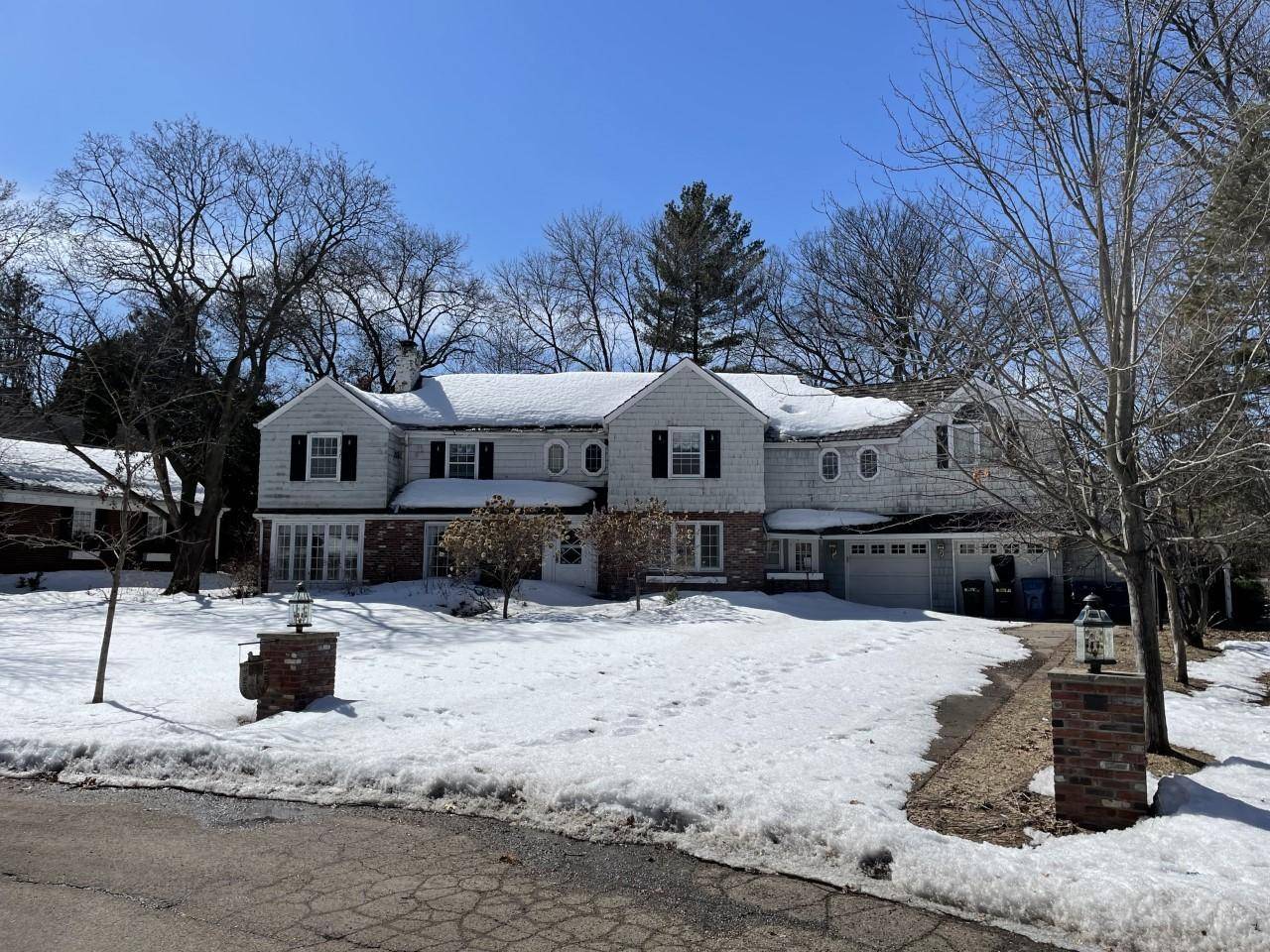 Edina, MN 55424,7 Woodland RD