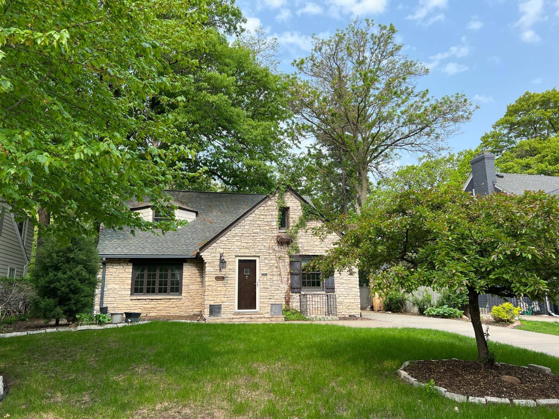 Edina, MN 55424,5232 Kellogg AVE