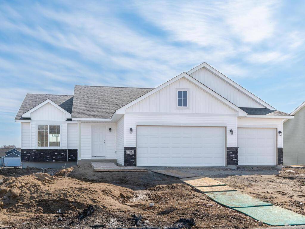 Montgomery, MN 56069,906 Emily CT NE