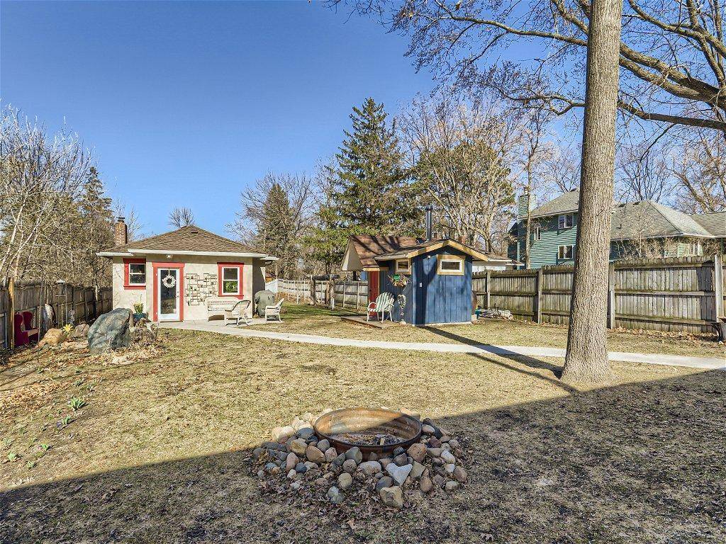 White Bear Lake, MN 55110,523 Hall AVE