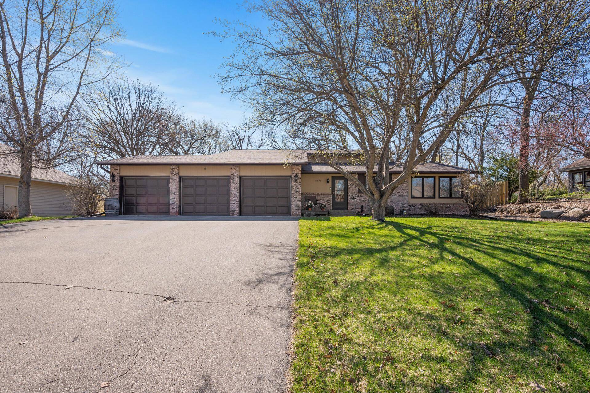 Apple Valley, MN 55124,8635 Hunters WAY