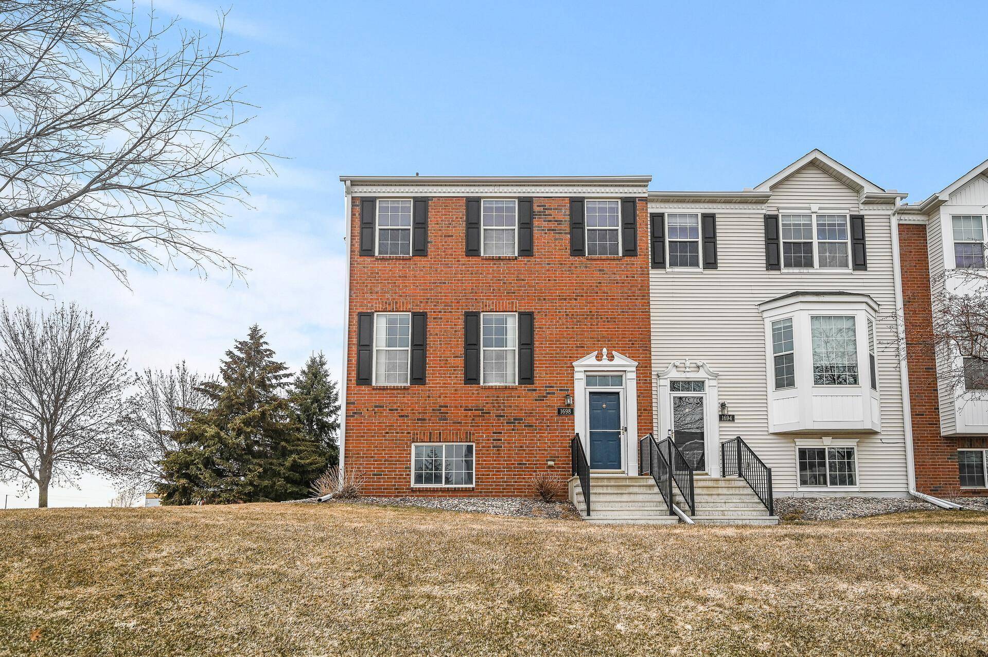 Shakopee, MN 55379,1698 Riverside