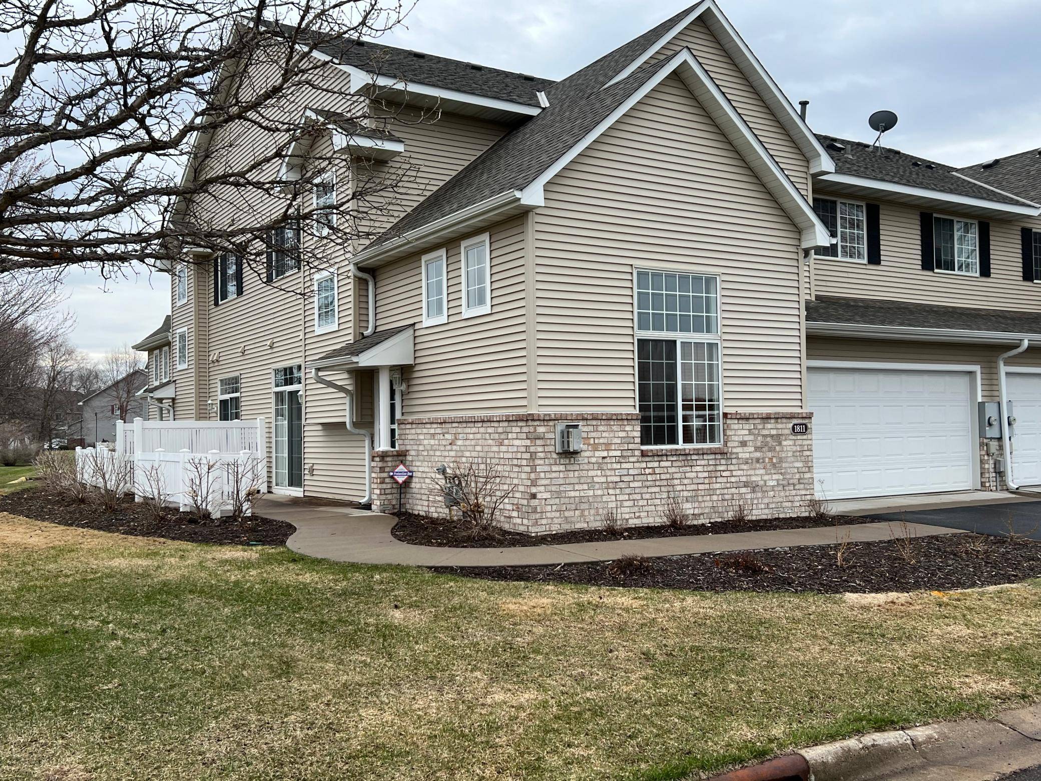 Blaine, MN 55449,1811 111th AVE NE