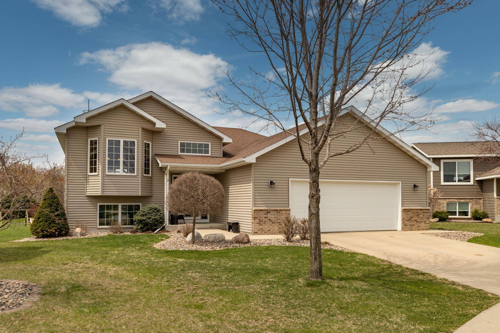 Rochester, MN 55901,5598 Weatherstone LN NW