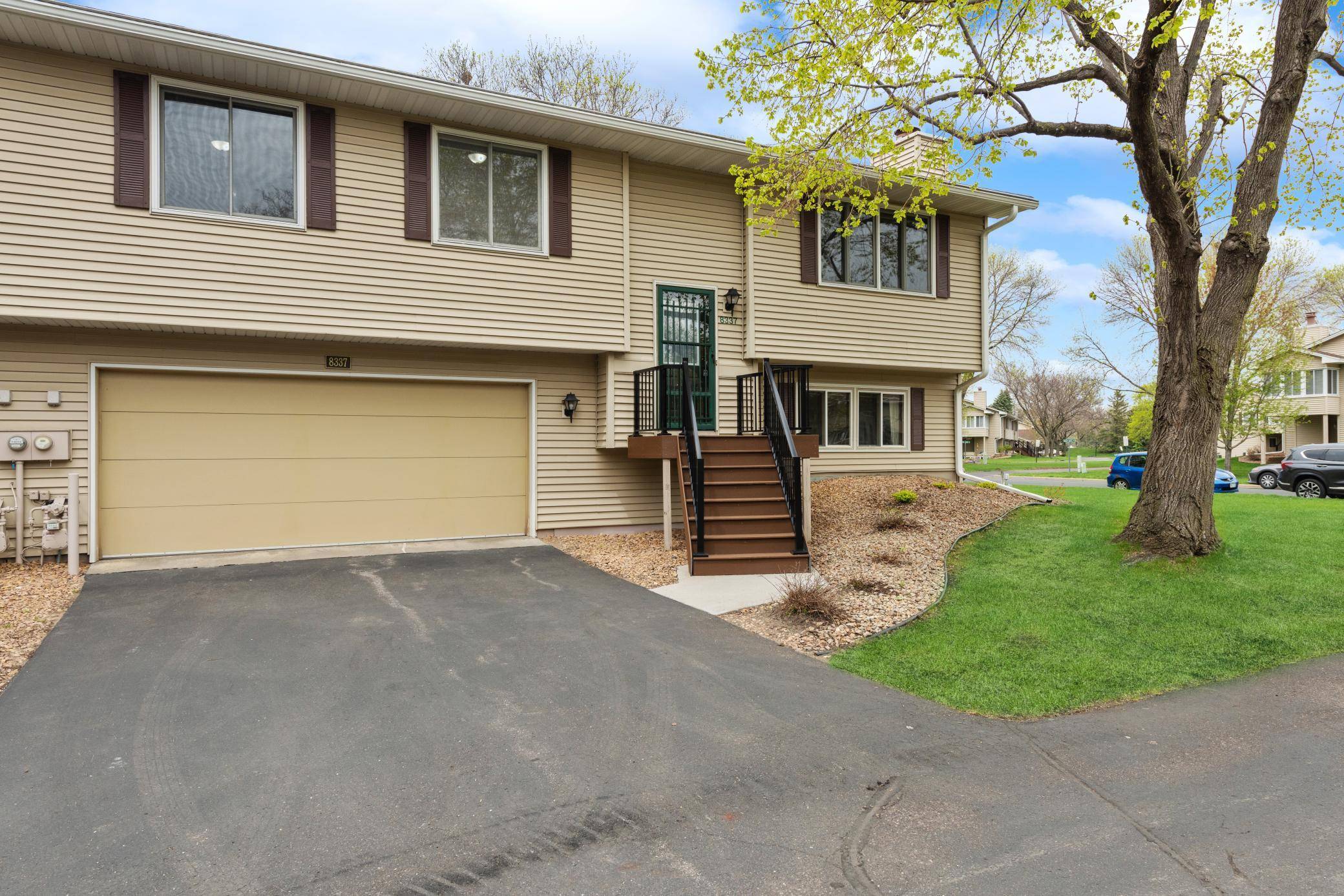 Brooklyn Park, MN 55444,8337 Thomas CT N