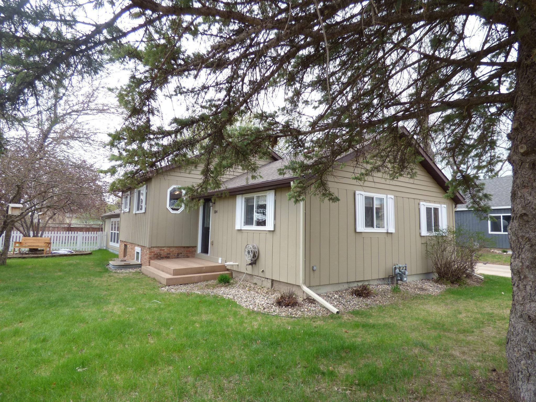 Windom, MN 56101,1104 Redding AVE