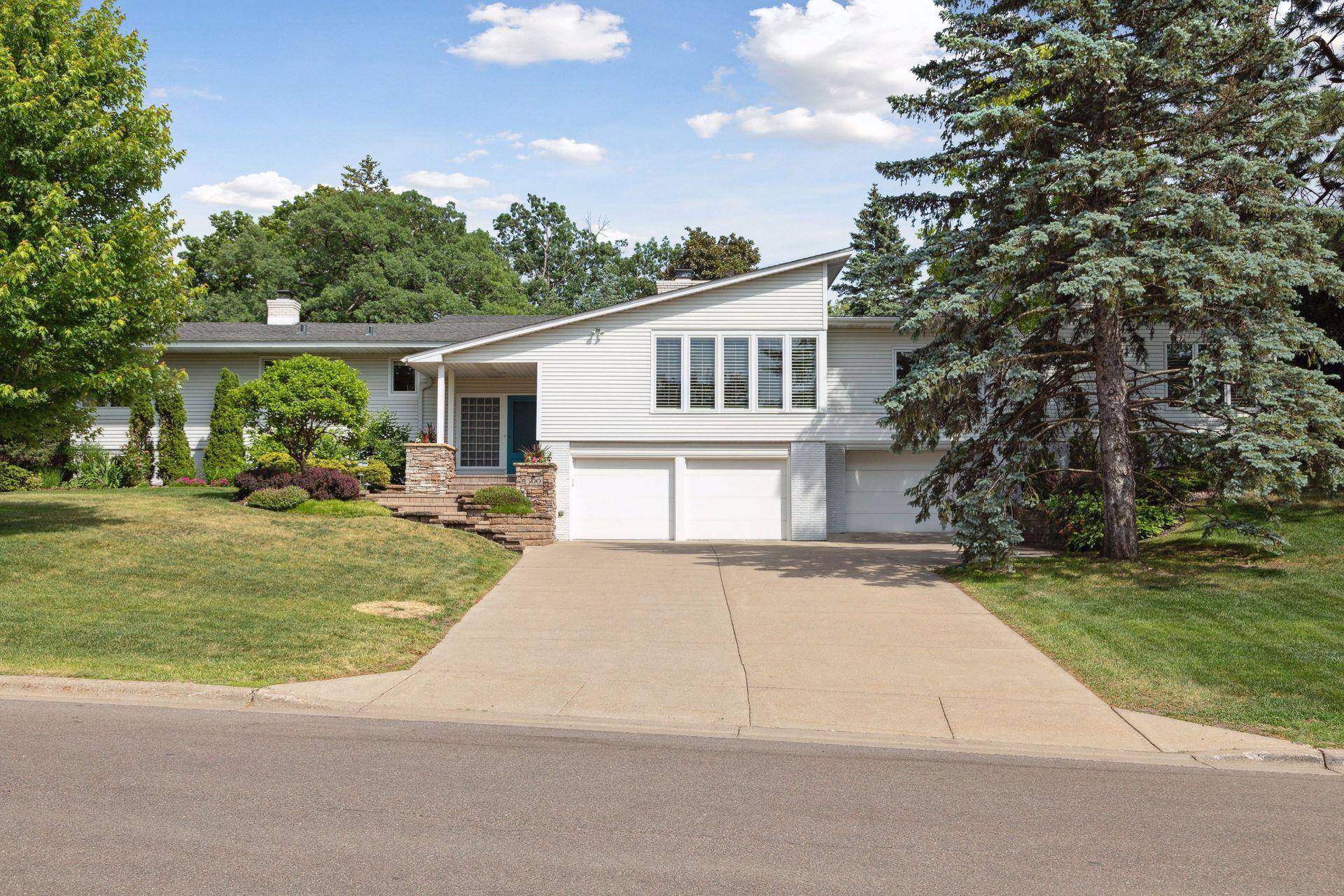 Golden Valley, MN 55422,300 Westwood DR N