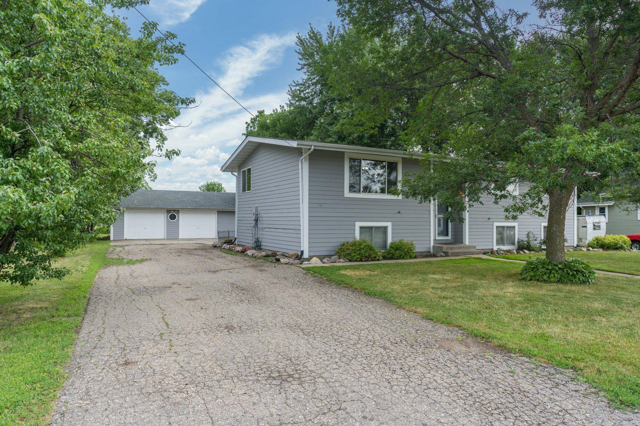 Montgomery, MN 56069,605 Mill AVE NE