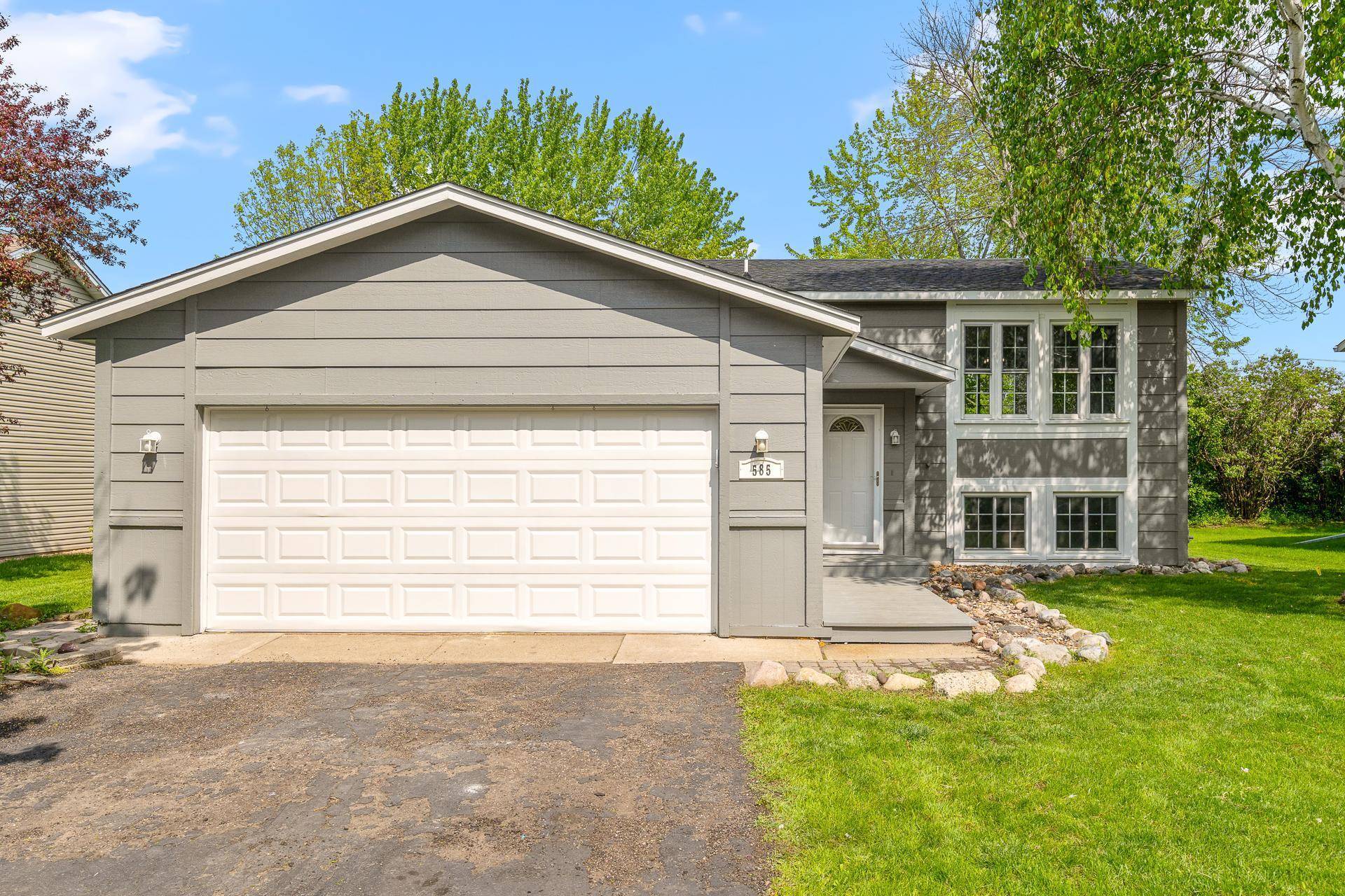 Chaska, MN 55318,585 Kassel LN