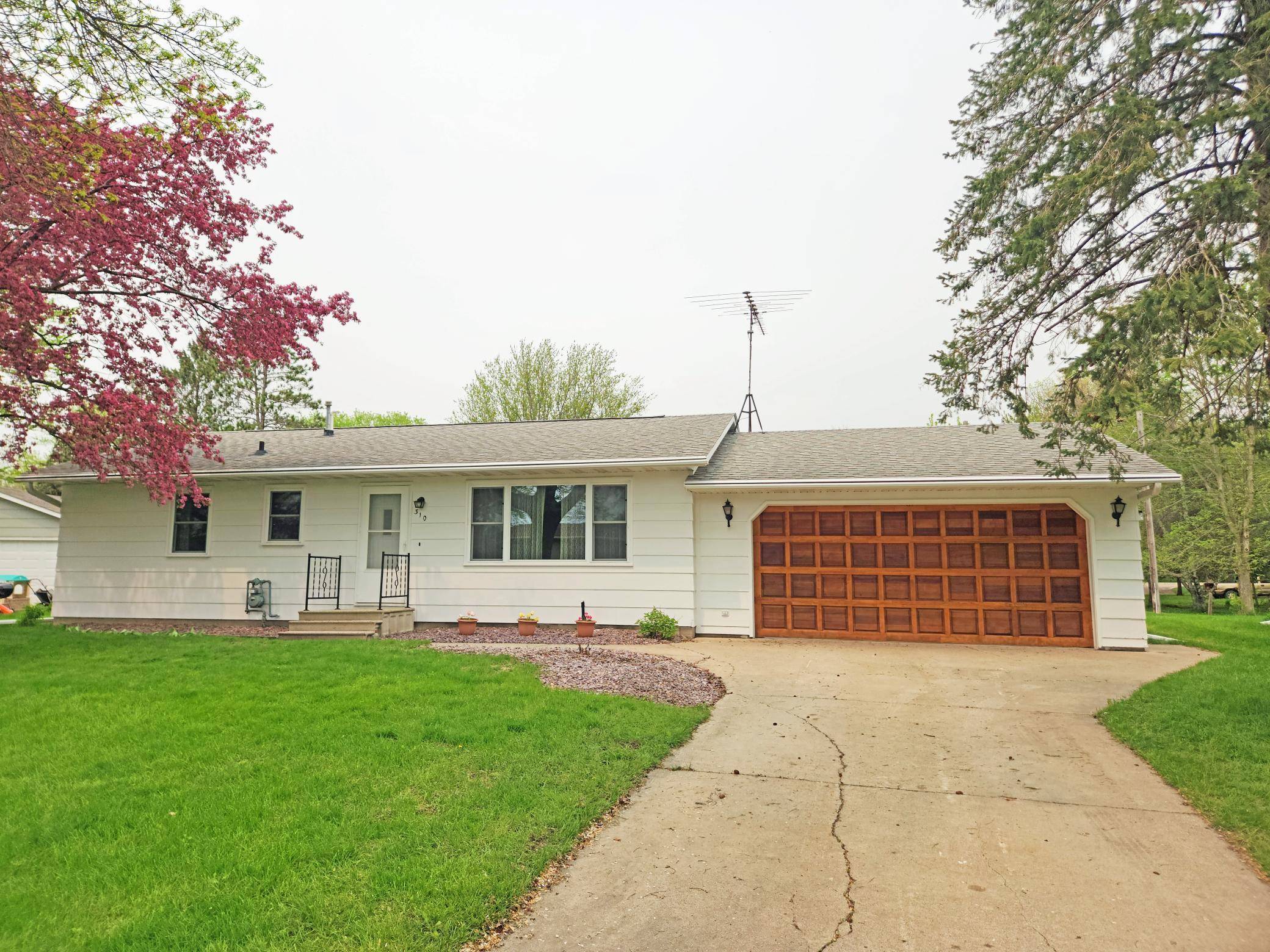 Owatonna, MN 55060,310 Woodland DR