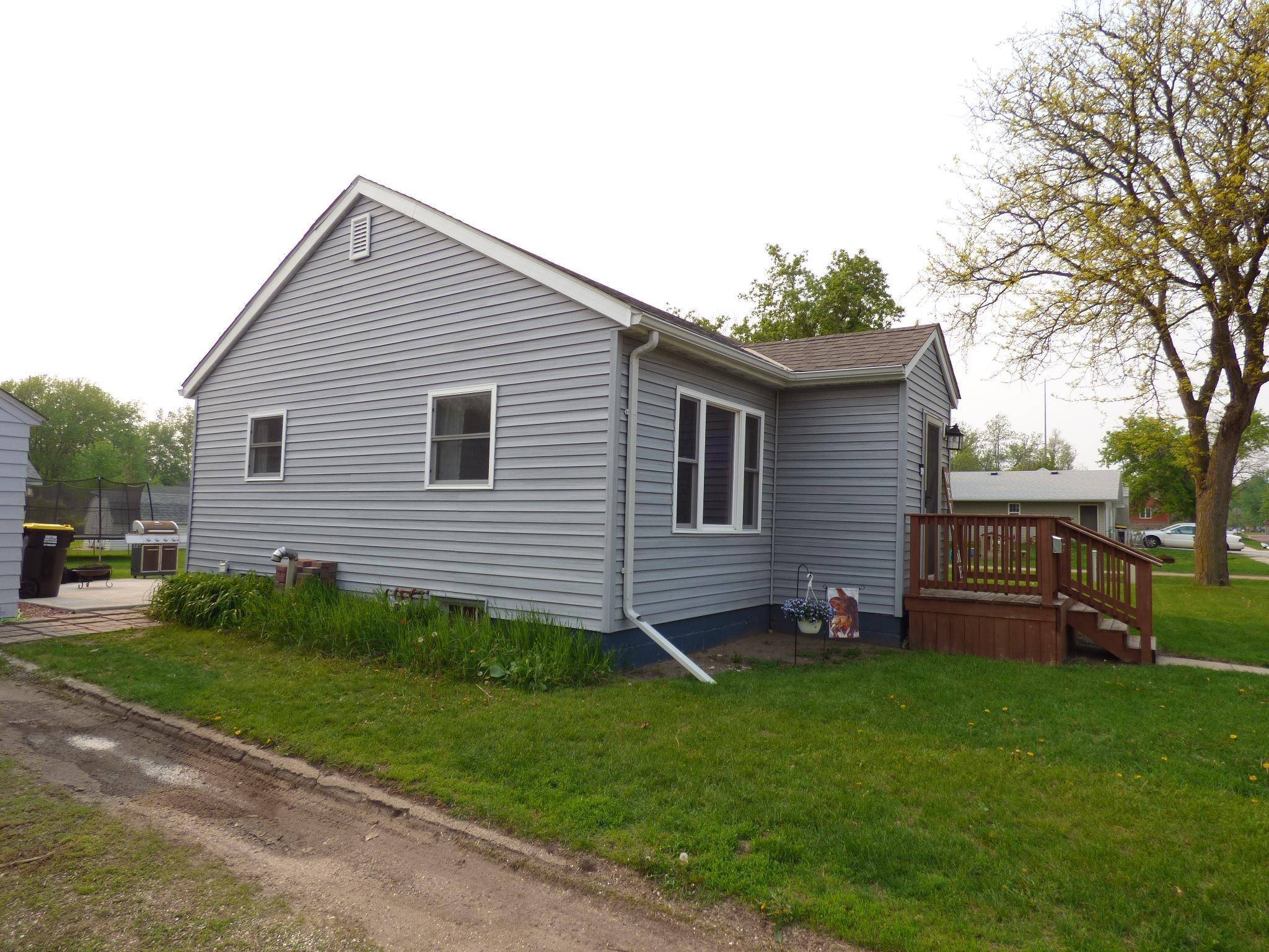 Windom, MN 56101,824 Collins AVE