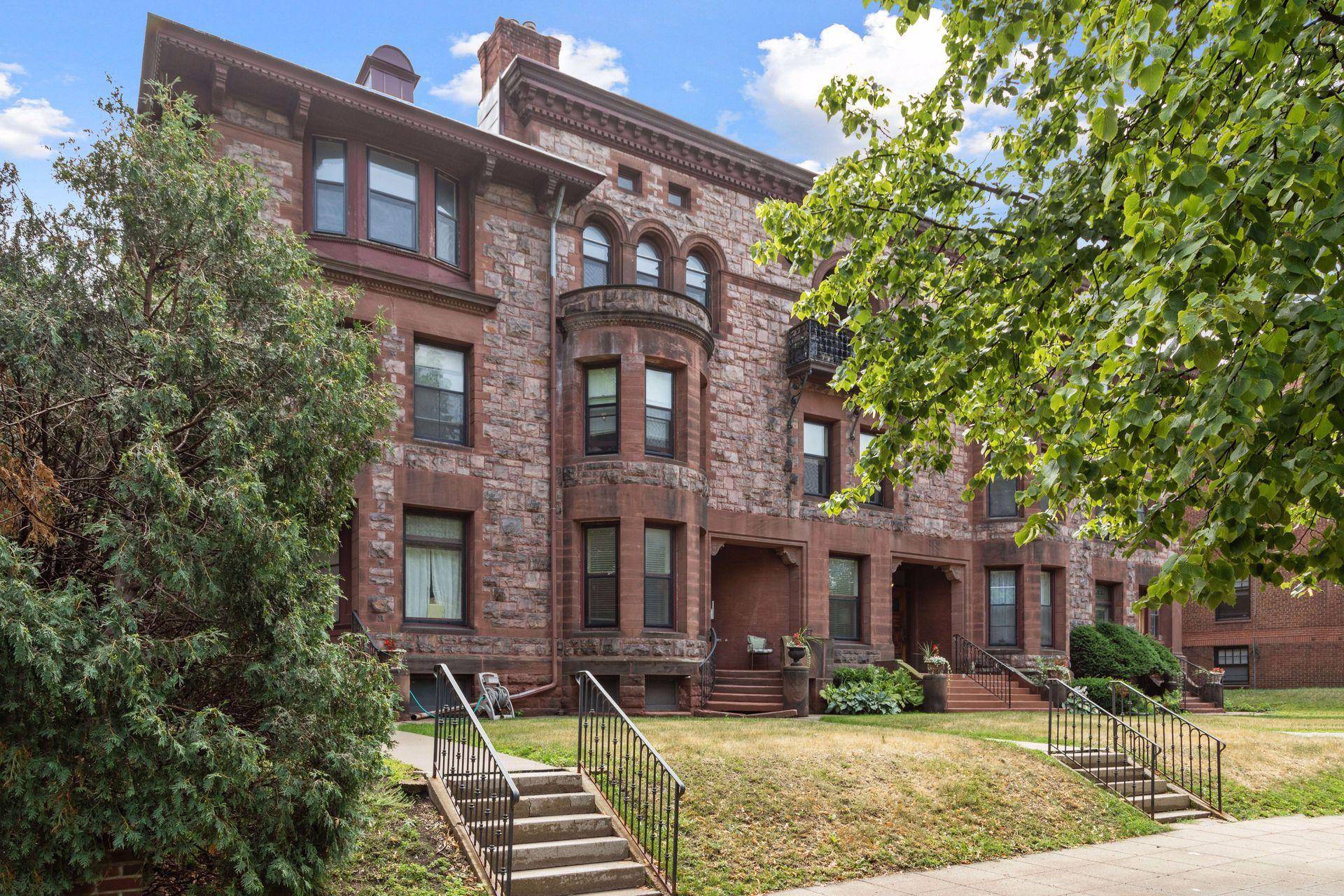 Saint Paul, MN 55102,598 Summit AVE #598-1
