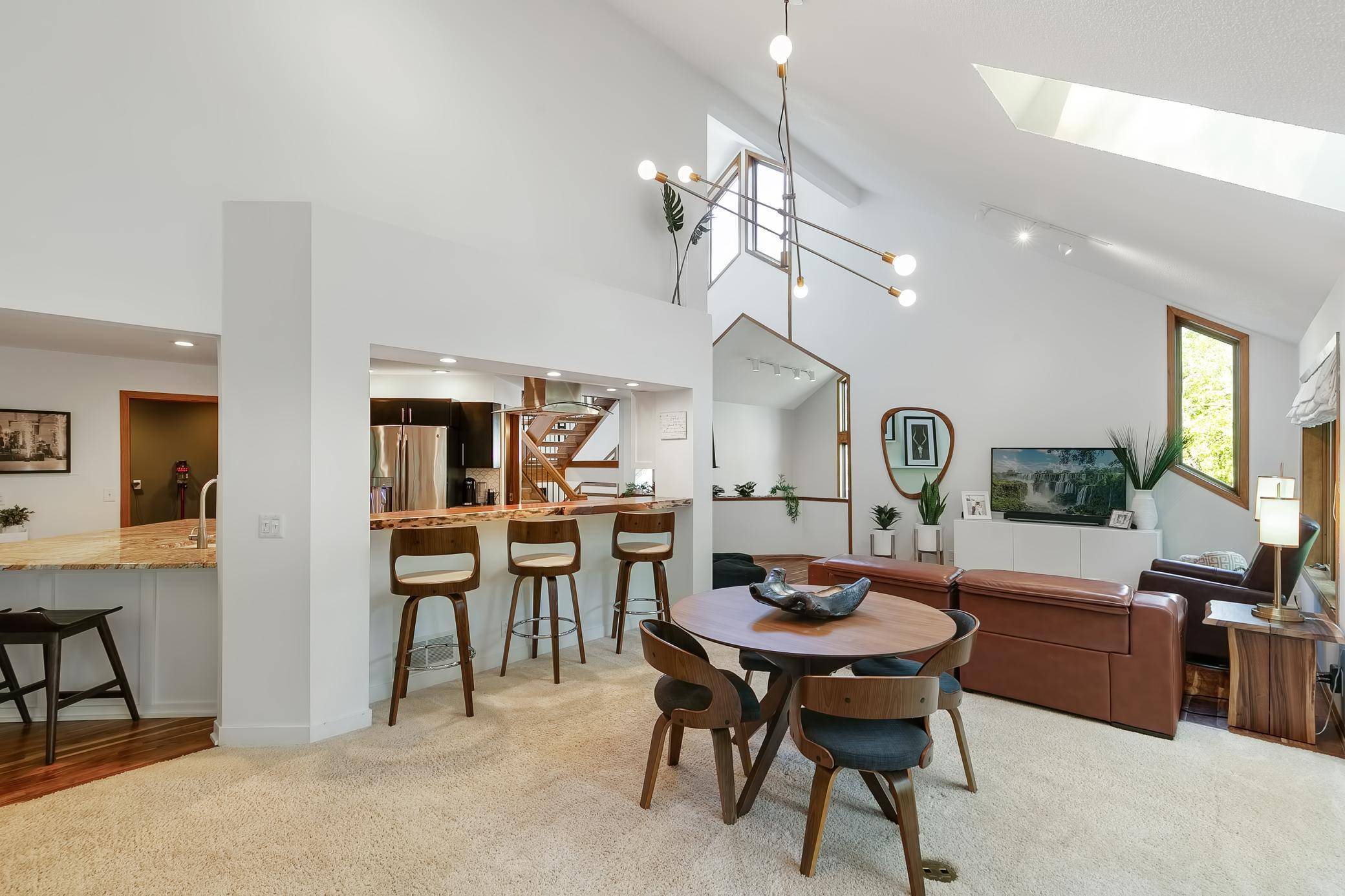 Minnetonka, MN 55305,13900 Hill Ridge DR