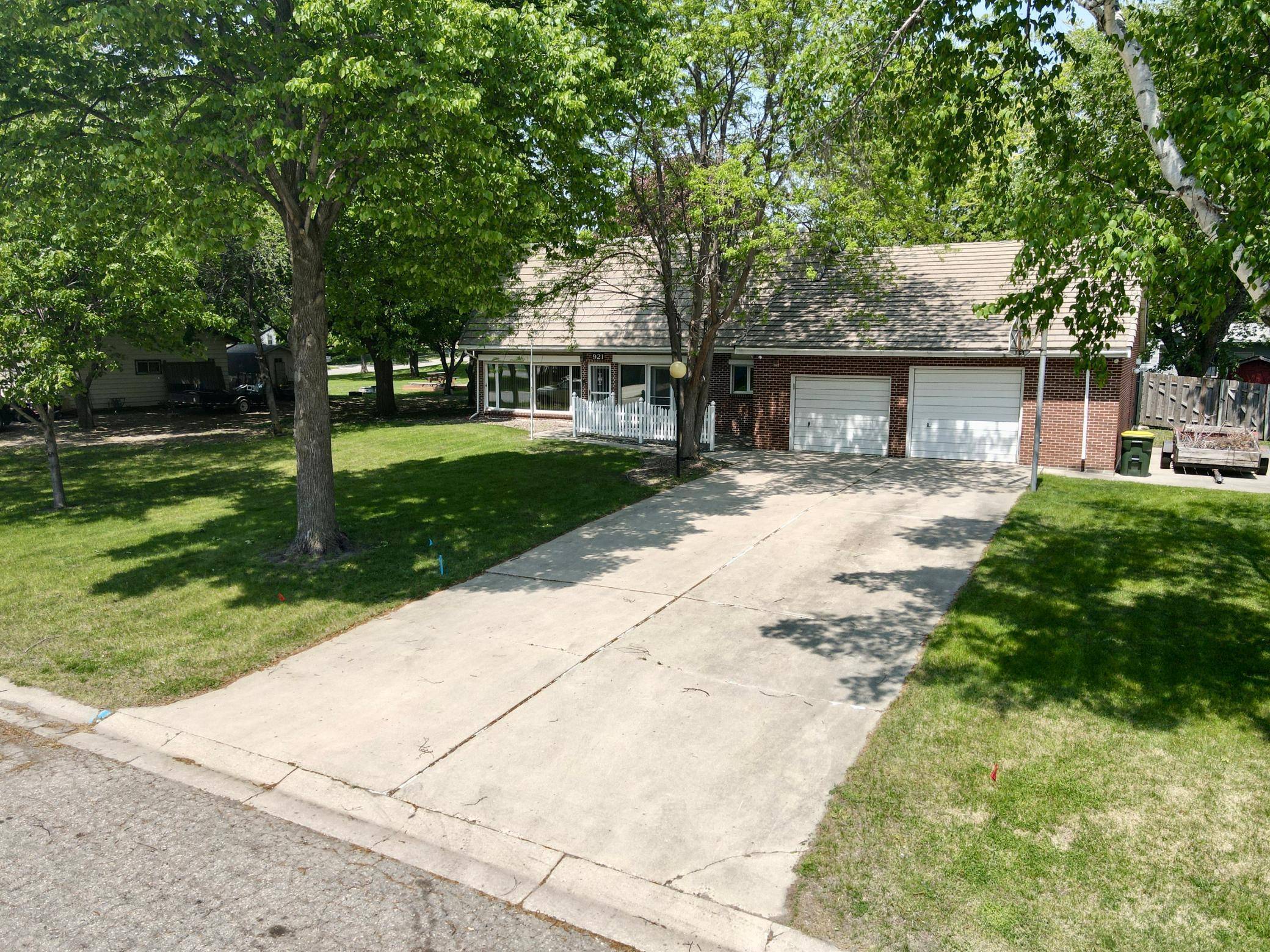 Willmar, MN 56201,921 Mary AVE