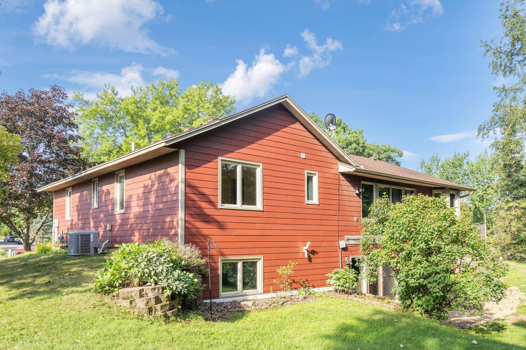 Plymouth, MN 55442,5740 Rosewood LN N
